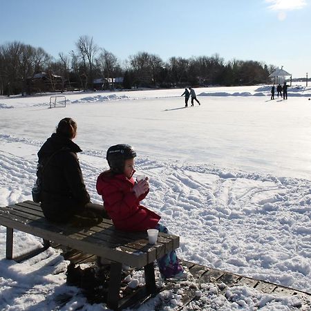 Fern Resort Orillia Bagian luar foto