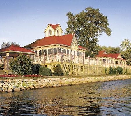 Fern Resort Orillia Bagian luar foto