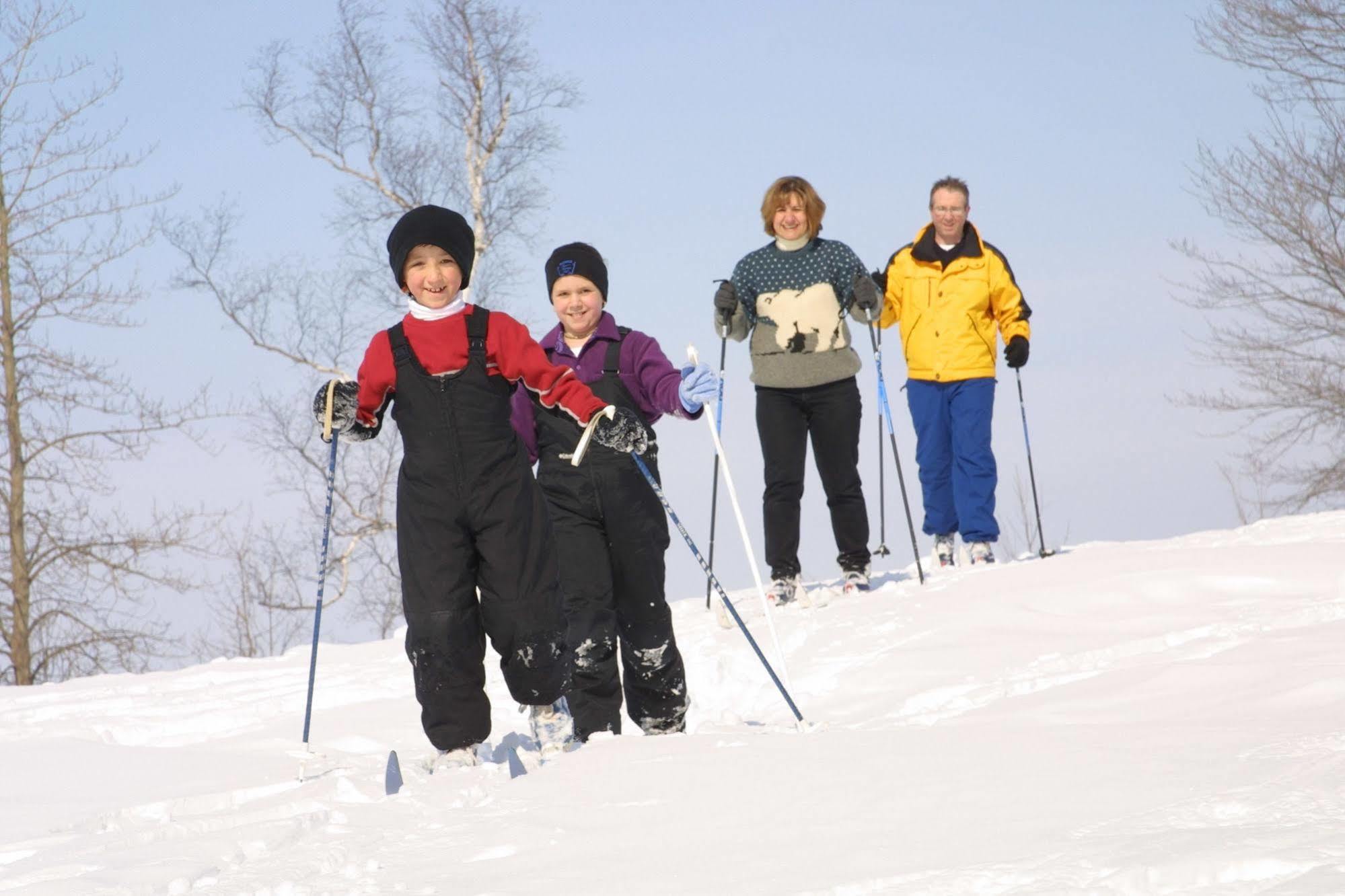 Fern Resort Orillia Bagian luar foto