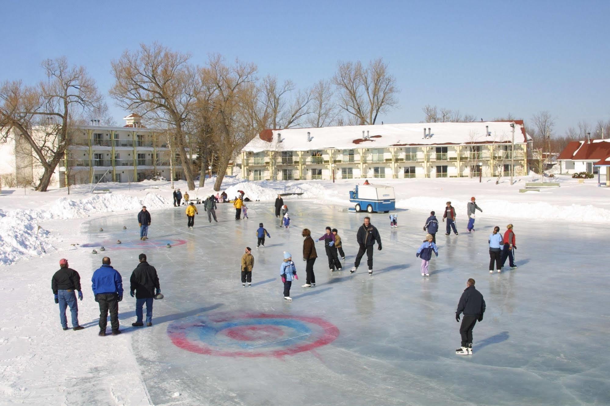 Fern Resort Orillia Bagian luar foto