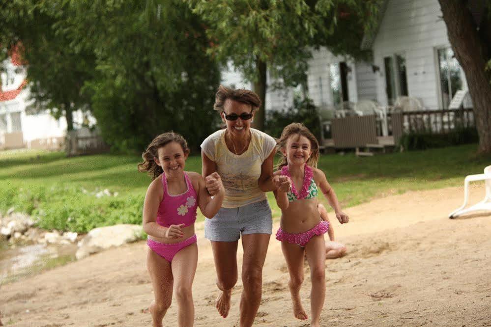 Fern Resort Orillia Bagian luar foto